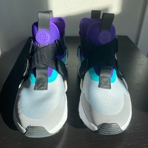 🌈🌈 Gray, purple and teal strappy Nikes! 🌊🦋